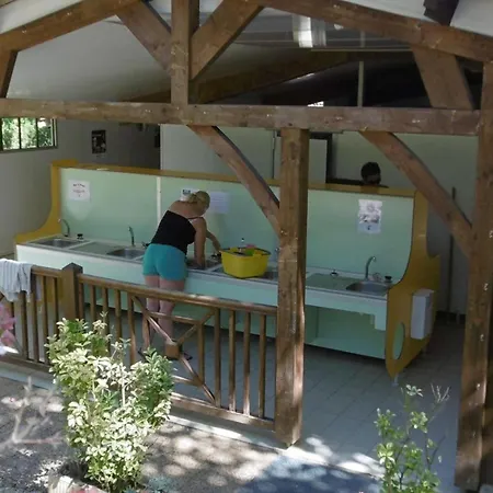 Camping Mobil Home, Animaux Admis - 6 Pers. - Api-1-52-2457 La Chapelle-Aubareil